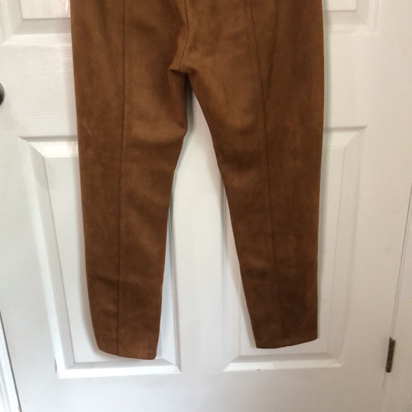 T by TAHARI cognac brown faux leather pull on pant size 6 faux suede pants - Picture 10 of 14